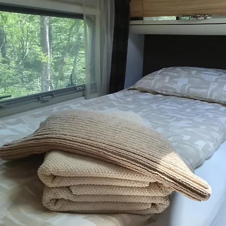 Camping-car Dans Les Bois خيمة فخمة Wanze